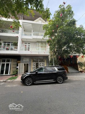 bán nhà 102m2 5pn 5wc đường b5 vđt đang có hđ thuê 