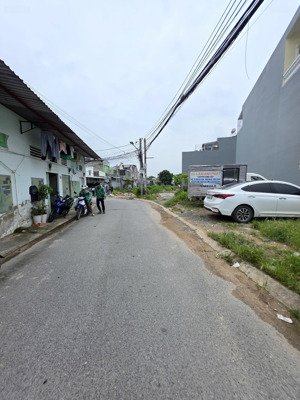 bán đất mặt tiền huỳnh tấn phát tại dĩ an - bình dương