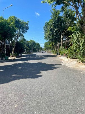 nhà gác lửng đường 10m5 trần tử bình. gần mẹ thứ. 141m2. ngã tư sầm uất. chỉ 38 tr/m2 (5 tỷ 350)