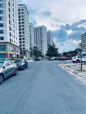 bán lô fpt đường 26m gần trường đại học fpt