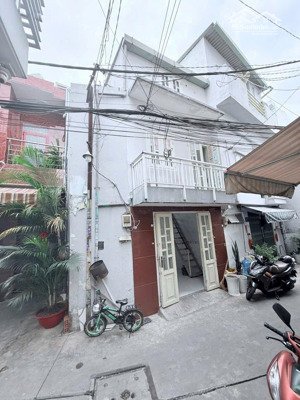 chỉ 1tỷ950 nhà 3 tầng hẻm 4m diện tích 12.9m² 2pn 2wc sát aeon mall tân phú sổ hồng riêng