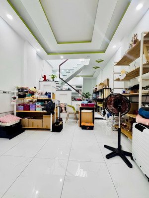 hẻm xe hơi - dt: 4x10 (40m2) - nhà đúc 2 tầng, hẻm vườn lài - tân phú. giá 4,x tỷ. thuê tháng 10tr