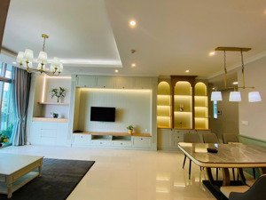 cần cho thuê gấp cao ốc phú nhuận. full nt, 3pn, 2wc. dt: 120m². giá 16,5tr/th. lh: 