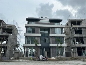 quỹ căn ngoại giao đẹp. căn biệt thự tứ lập 4 tầng đẹp nhất còn lại. view hồ và tthc mới. ngang 9m