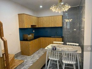 bán nhà ngay đường lớn 3 tháng 2 , 2 tầng chỉ 6,75 tỷ, 28m2, hđt 12 triệu/th, vip nhất q10