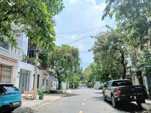 bán nhà 3 tầng 4x23,5m2 mặt tiền đường phước bình, thủ đức