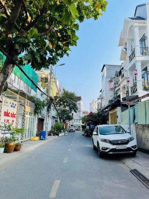 bán chdv góc 2mt hxt, dương quảng hàm, p5, gv. 5x 11.5m. 6 tầng, 9p. tn: 35tr/th. giá 10.2 tỷ tl