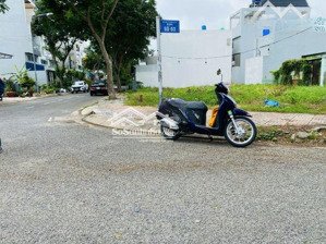 đất góc hai mặt tiền đường thích hợp kinh doanh buôn bán diện tích rộng 12om2 giá chỉ với 950 triệu