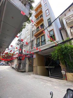 7 tầng - 2 nhà ra phố - duy nhất tây hồ - ô tô 16c quay đầu - đi bộ 2p ra hồ tây - sẵn ở sướng