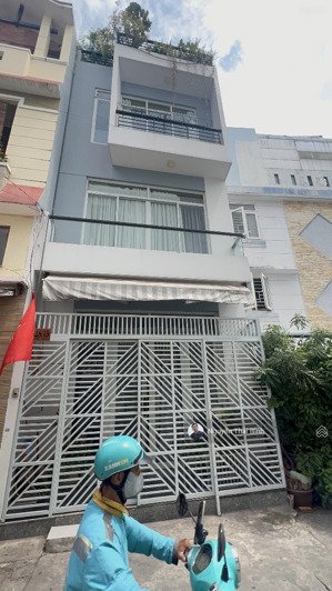 33m2 hẻm xe hơi tránh view landmark81 ngang 4.3m 4 tầng an ninh chỉ nhỉnh 5,7 tỏi