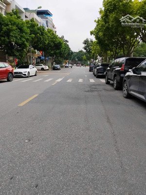 chính chủ bán nhà ngay mặt phố hoàng như tiếp 75.5m2 full đồ, 6 tầng,dòng tiền 30 triệu: 