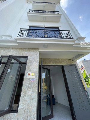 trung tâm phụng châu, nhà xây mới 5t, chỉ 150m ra ngã 3 chợ phượng.