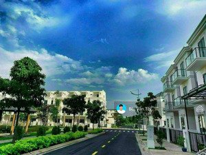 cần bán nhà nguyên căn hoàn thiện mặt ngoài thô bên trong .