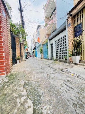 bán nhà hẽm xe hơi cmt8 p13 q3 , 5 tầng có thang máy , giá chỉ 8,99 tỷ .