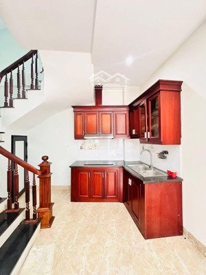 bán nhà dân xây 30m2 x 5 tầng -sát hoàng quốc việt - kdt nam cường