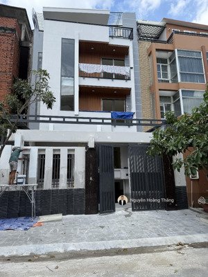 cho thuê văn phòng,70tr/th 6pn, thạnh mỹ lợi q.2 - 600m2 sàn, vào ở ngay lh 
