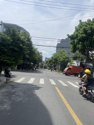 lô đất biển mân thái- sơn trà đn siêu đẹp đường phạm vấn- gần 200m2 ngang 18m giá chỉ 22,9ti