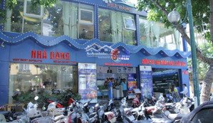 cho thuê nhà mặt phố tại quang trung, hoàn kiếm, lô góc rộng 20m, được thiết kế 1 sàn với dt: 120m2