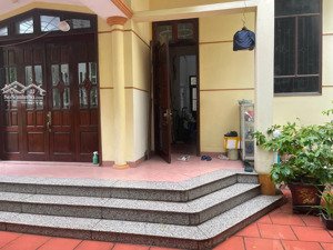 siêu phẩm cầu giấy, bt 4 tầng, ô tô 160m2, mt10m giá bán 39 tỷ.