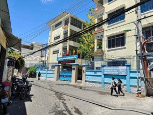 a515. bán nhà 2 tầng gần biển hòn chồng gần đh nha trang 4 tỷ