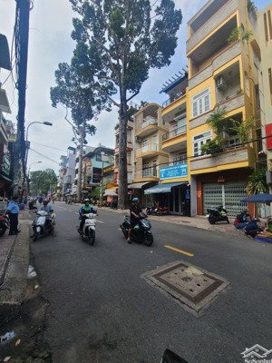 20 tỷ. ngan 4.05 x 15m mặt tiền ngô quyền nhà 1 đời chủ lâu năm kc 3 tầng.có hẽm hông 2m.