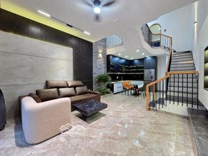 bán nhà đẹp ngang 5m tại bình thạnh. nhà 52m2 đường lam sơn giá 2tỷ950. nhà 3 tầng đúc kiên cố. shr