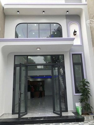 chính chủ cần bán gấp nhà 83m2 sổ riêng nằm ngay cách mạng tháng tám, cách chợ búng 300m