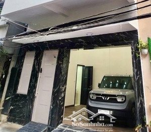 nhà đẹp phố yên lạc, ngõ thông, trước nhà 2 ô tô tránh giá 11 tỷ ( có thương lượng)