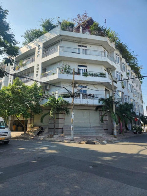 quận 6 mặt tiền view công viên _ kdc bình phú 2 giáp võ văn kiệt [ 4 x 20m ] 3 tầng chỉ 12,7 tỷ.