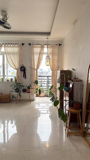 phòng ban công view bờ kè trường sa bình thạnh giáp q1