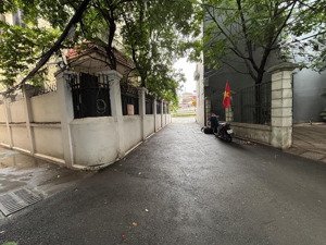 siêu phẩm long biên - nhà mới 6 tầng thang máy - ô tô ngủ trong nhà - cách phố hồng tiến 100m