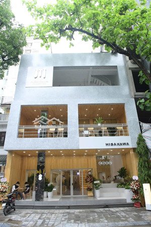 cho thuê nhà mặt phố đường cầu giấy, diện tích 80m2 xây 3 tầng, mặt tiền 8m, vị trí siêu đẹp.