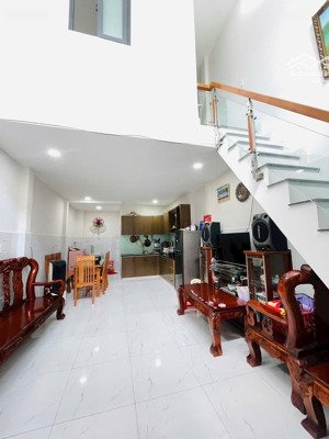 nhà hơn 3 tỷ đường ô tô thông, 4x12m 1 trệt 1 lửng 2pn đường tx24 q12