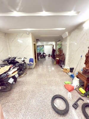 mp thịnh quang 93m 9t mt5.5m. vị trí đẹp, thang máy, oto tránh. kd tốt. 40 tỷ