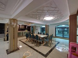 biệt thự tây hồ - gara 3 ôtô - mặt tiền khủng bố - nội thất hiện đại - 2 mặt ngõ - 4 thoáng - thang