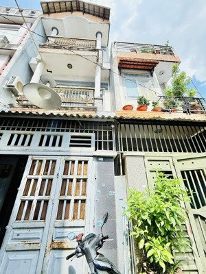 cặp nhà phố 02 căn liền kề, đường 5m, (11x13), đúc 2 lầu, 6pn, 1 sẹc ngắn thới an 5, q12