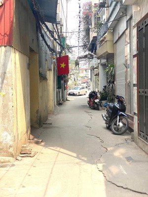 nhà cạnh ô tô_ngõ 467_cạnh hồ điều hoà_hơn 5 tỷ -