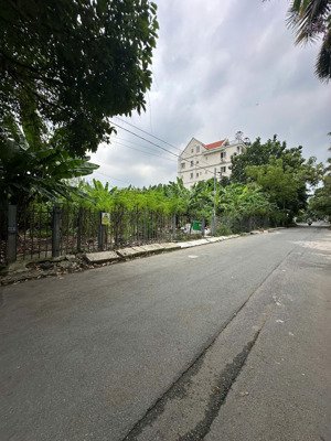 bán nhà khu 204 nguyễn văn hưởng phường thảo điền quận 2 (10x24m) giá 53 tỷ