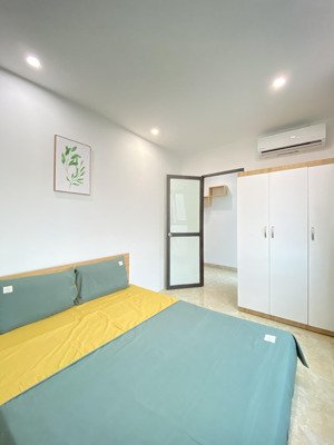 còn 1 phòng bên lạc long quân đi bộ ra hồ tây