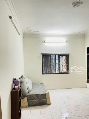 4 tầng, cổng trường ktqd, trần đại nghĩa - bách khoa - hbt, ở, kd ăn, uống, vp