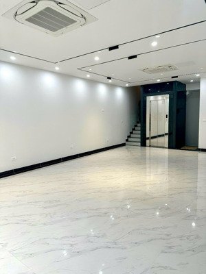 cho thuê shophouse 68 m2 mặt đường đại tây dương 5 tầng, thang máy, giá rẻ 20 tr