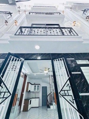 bán nhà 5 tầng việt hưng,32m,3 ngủ ,mới tinh,gần ô tô,5xty