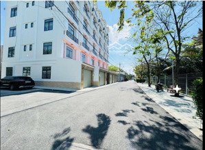 thanh lý 5 căn nhà phố liền kề 60m2 giá 3tỷ5 mặt tiền quốc lộ 13 đối diện vạn phúc city sổ sẵn