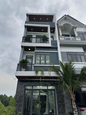bán gấp nhà tp hồ chí minh. nhà phố đẹp 4 phòng ngủ đường nhựa rộng