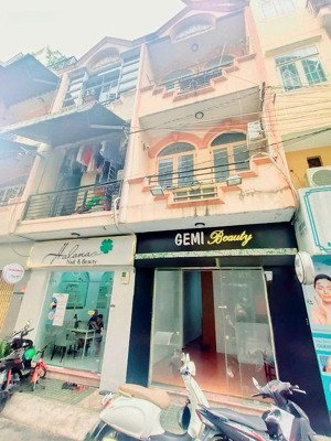 cần cho thuê nhà 3 tầng - mặt tiền hoa phượng - khu vực kd sầm uất - chỉ 26tr/tháng