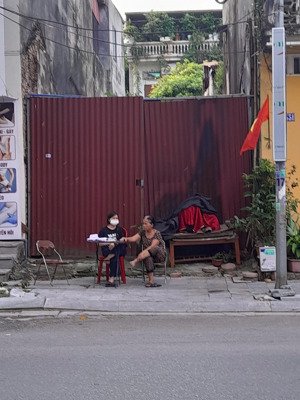 cho thuê đất lâu dài , mặt đường hoàng quốc việt, gần và cùng dãy cửa hàng vàng sơn hà .
