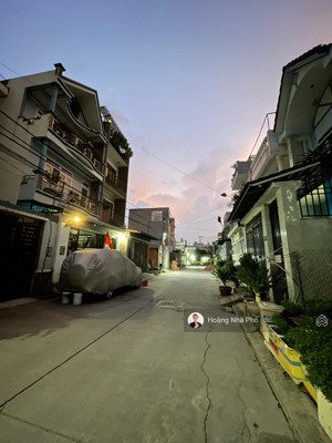 bán đất đình phong phú - 1230m2 ngang 20m - đường 10m - cpxd hầm + 7 tầng - 32tr/m2