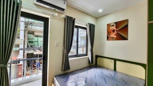 căn hộ full nội thất cửa sổ và ban công lớn ở huỳnh văn bánh phú nhuận giáp q3, q1 - lh: 