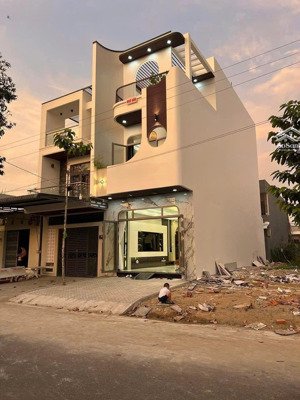 nhà riêng 1 trệt 2 lầu chủ bán gấp định cư nước ngoài đường huỳnh bá chánh, tân kiên, tphcm