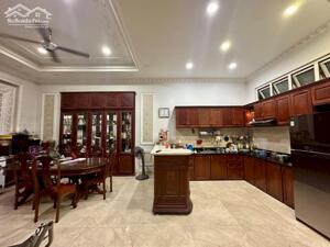 Bán biệt thự Hồng Tiến 128m2 nhà đẹp ngõ nông gần bãi gửi ô tô 20.9 tỷ